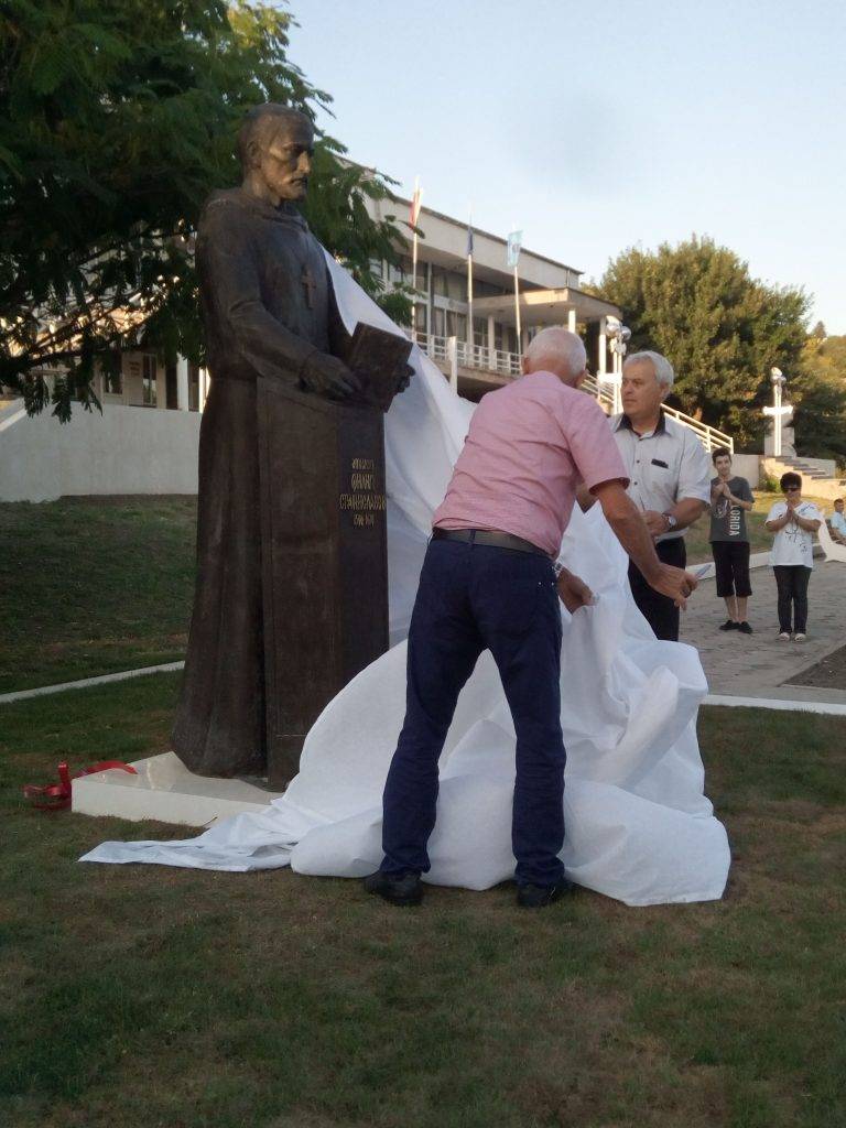 Паметник на Епископ Филип Станиславов издигнаха в родното му село Ореш