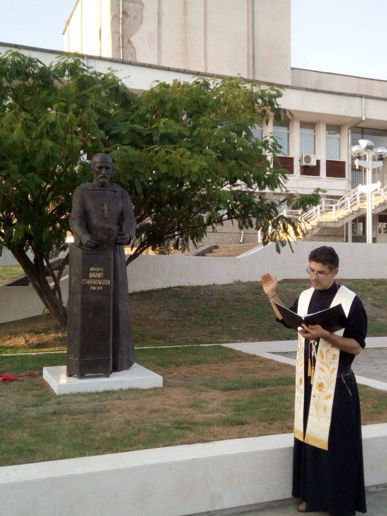 Паметник на Епископ Филип Станиславов издигнаха в родното му село Ореш