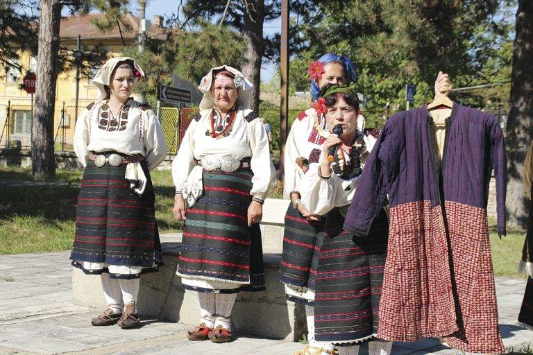 Хърцоите от Каранци  показаха носиите си