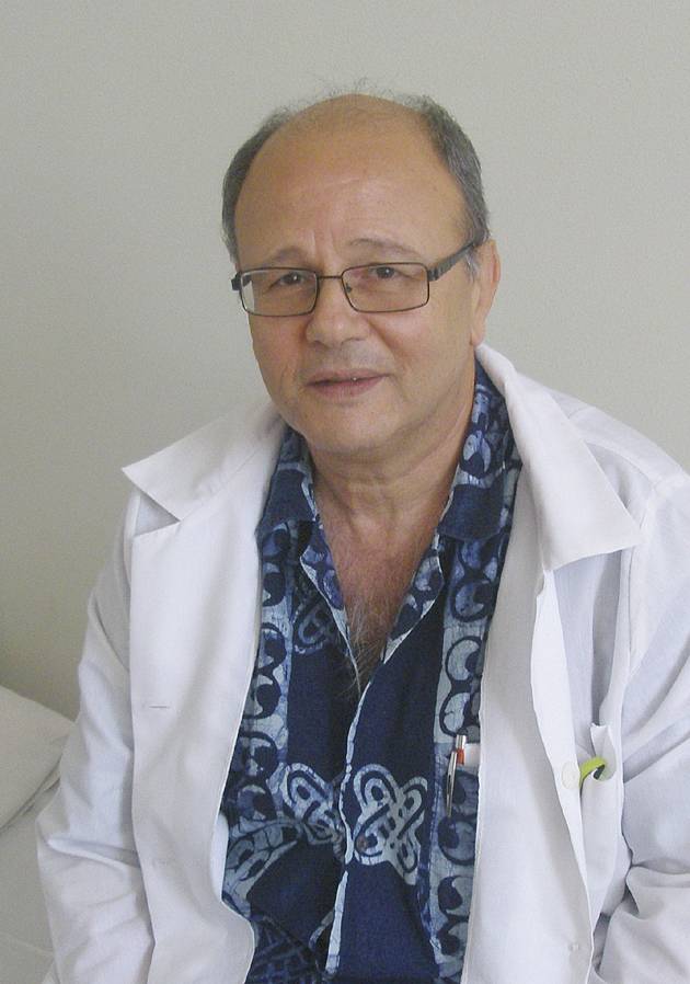 Здраве | Д-р Николай  Мойнов, шеф на Неврохирургията  в МОБАЛ: Още при първа болка на гърба  трябва да се търси специалист