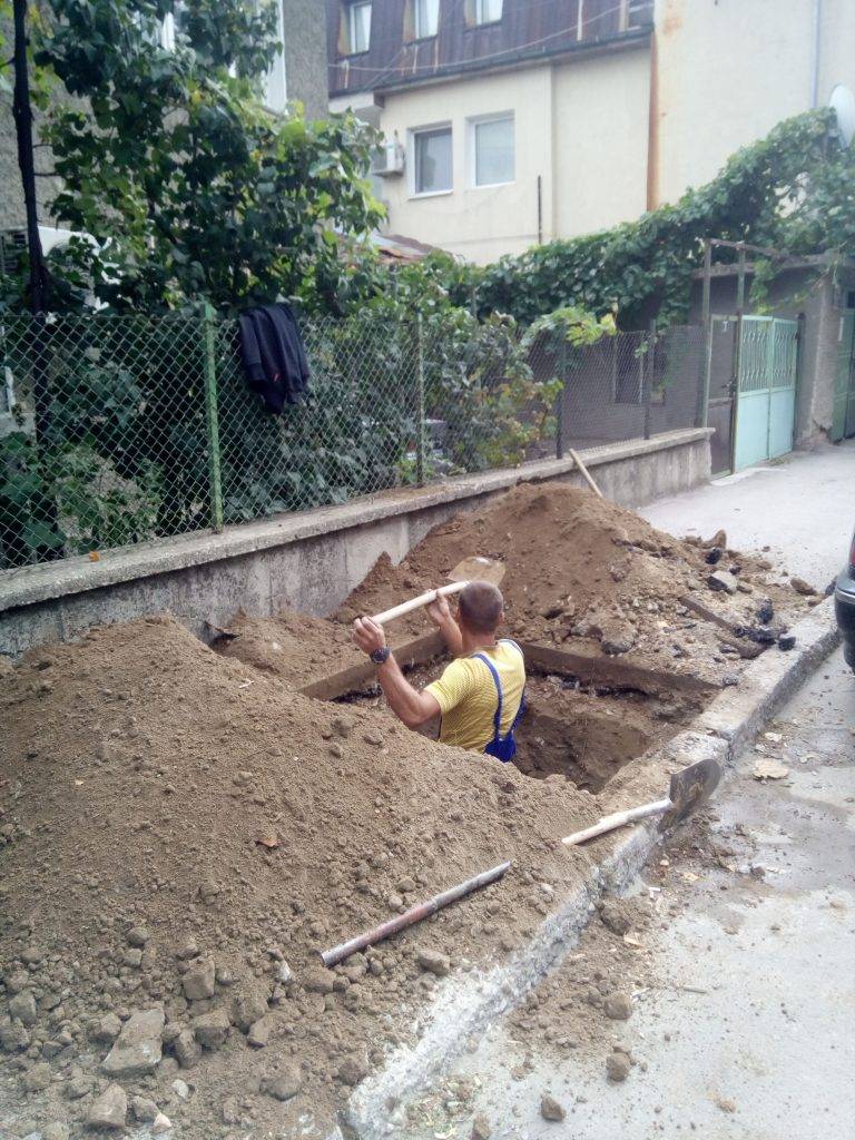 Къщи в Свищов се разцепват заради течове,  започна спешен ремонт на водопровода