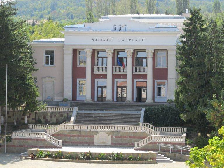 Горещи новини | Най-голямото читалище „Напредък – 1870“ в Община Лясковец се обновява с 1,2 милиона лева