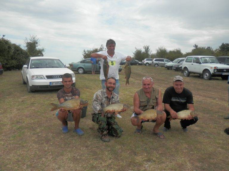 Горещи новини | Китаец мята въдица на състезание по  риболов на язовира до Паскалевец