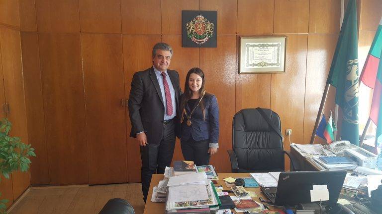 Ученици поеха управлението на Община Елена за един ден