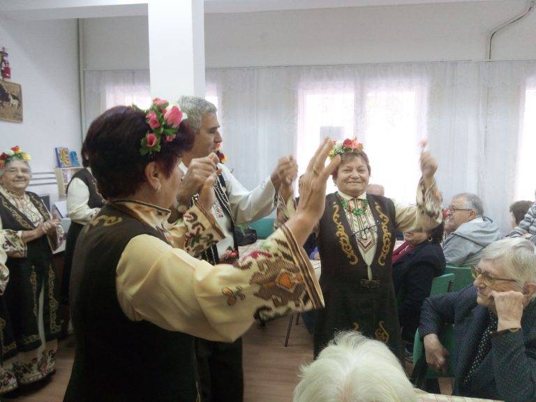 В навечерието на Международния ден на белия бастун хората със зрителни нарушения в Свищов се събраха за да отбележат важността на този ден