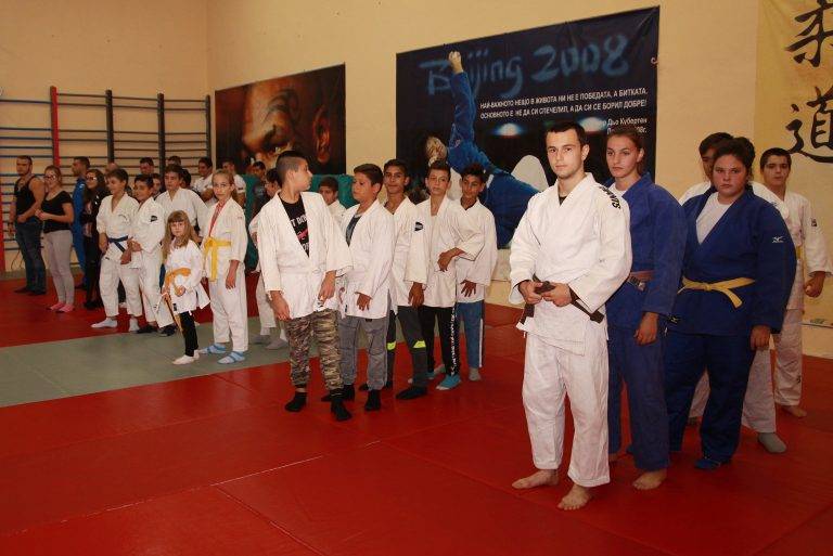 В Свищов се проведе официално откриване на обновената зала по джудо в УК „Алеко Константинов“