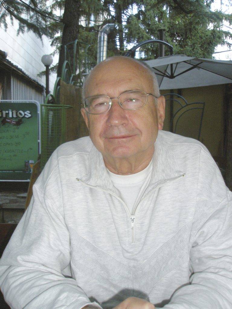 Потомственият хирург д-р Георги Костов вече 47 г. спасява живота на онкоболните