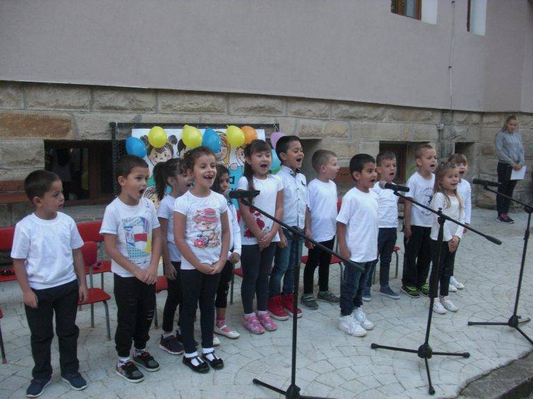 Горещи новини | Откриха новата учебна година в Центъра за подкрепа за личностно развитие в Елена