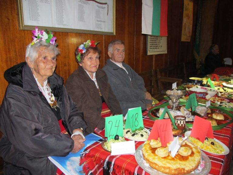 Горещи новини | В Добри дял с кулинарен конкурс и веселие премина Празника на картофа