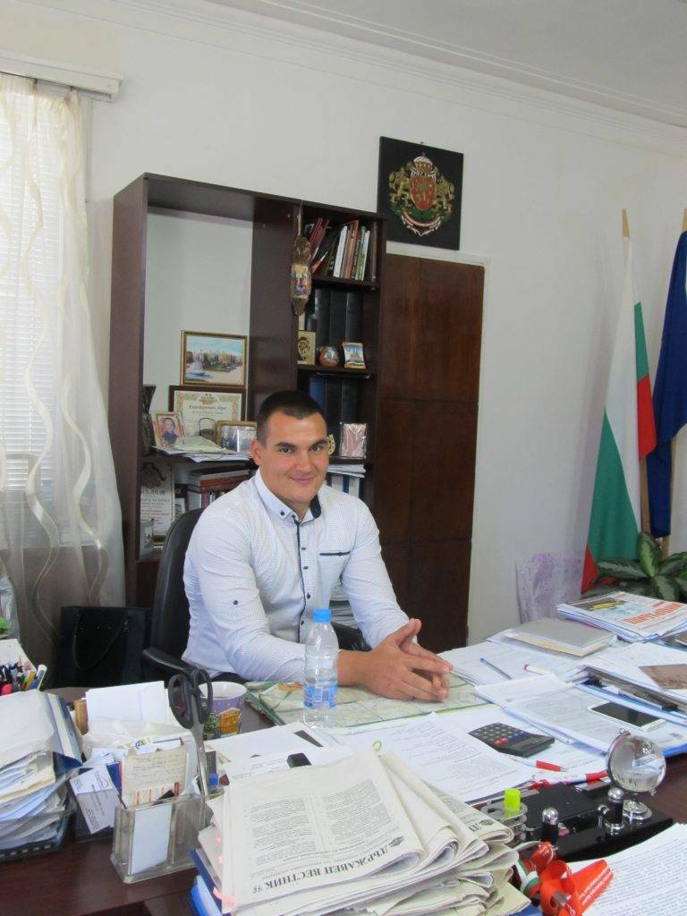 Ученици заеха ръководни постове в Община Лясковец в Деня на местното управление