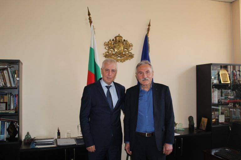 Министърът на здравеопазването проф. Николай Петров се срещна с кмета на Свищов Генчо Генчев и с директора на общинската болница в града д-р Венцислав Михов