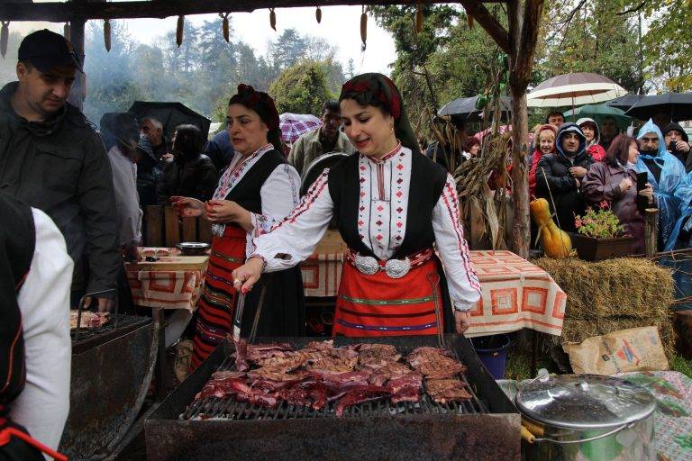 10 000 души хапнаха от прочутия еленски бут