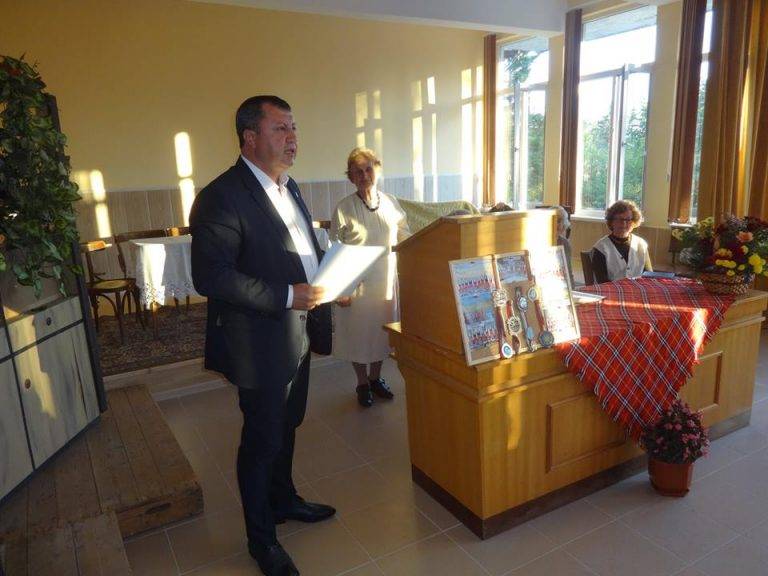 Горещи новини | Цяло село чества 145-ата годишнина на  читалище „Надежда – 1872“ в Лесичери