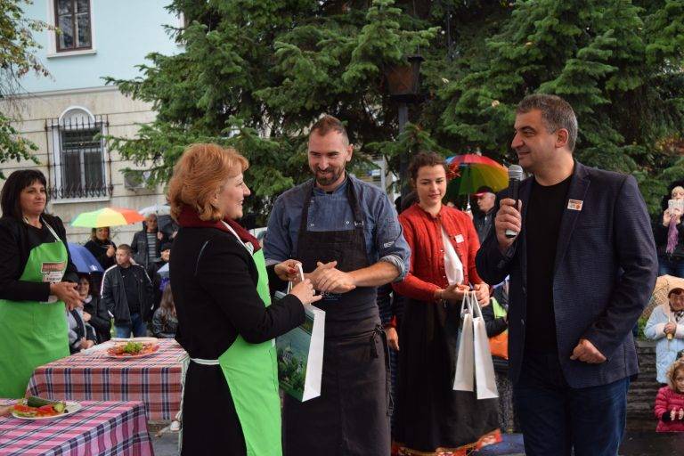 10 000 души хапнаха от прочутия еленски бут