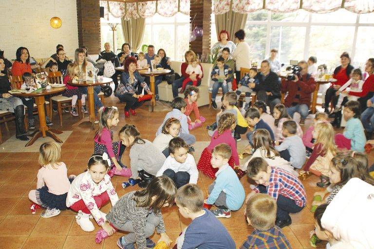 Деца, родители и лекари празнуваха Световния ден на недоносеността