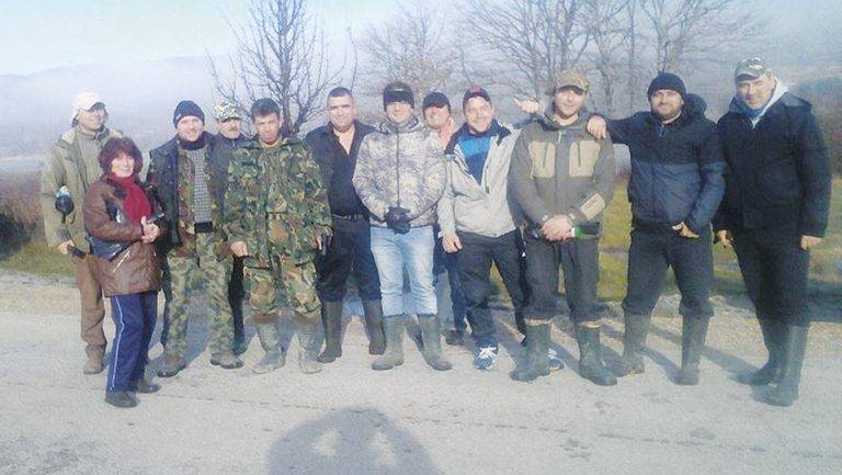 Доброволци почистиха северния парк  на МОБАЛ и бреговете на яз. “Йовковци”