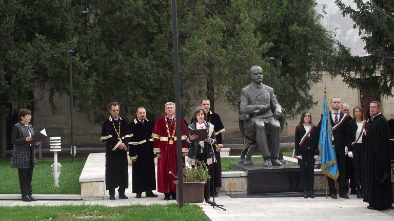 Ръководството на община Свищов уважи патронния празник на СА „Д. А. Ценов“