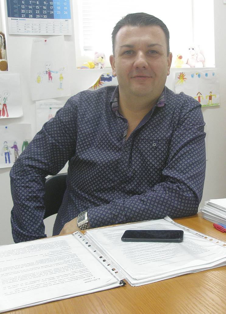 Здраве | Адриан Аврамов, психолог: Агресивният хумор може  да доведе до самоубийство