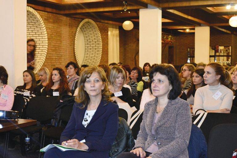 Здраве | На шестата си конференция във Велико Търново: Акушерки искат автономност  и 1200 лева заплата