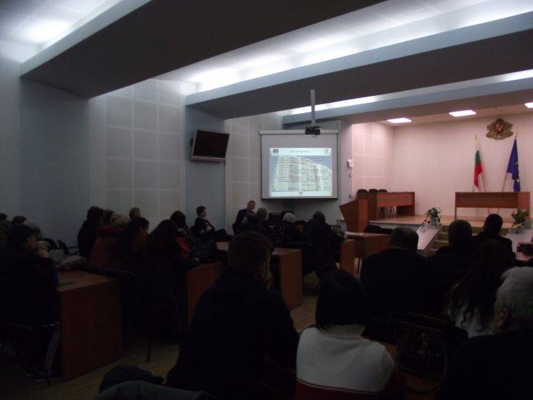 Свищов | Информационна среща на тема „Енергийна ефективност на многофамилни жилищни сгради“ се проведе в община Свищов