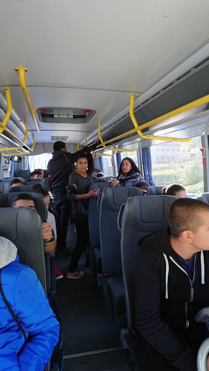 Горещи новини | Нов училищен автобус  от МОН за община Елена