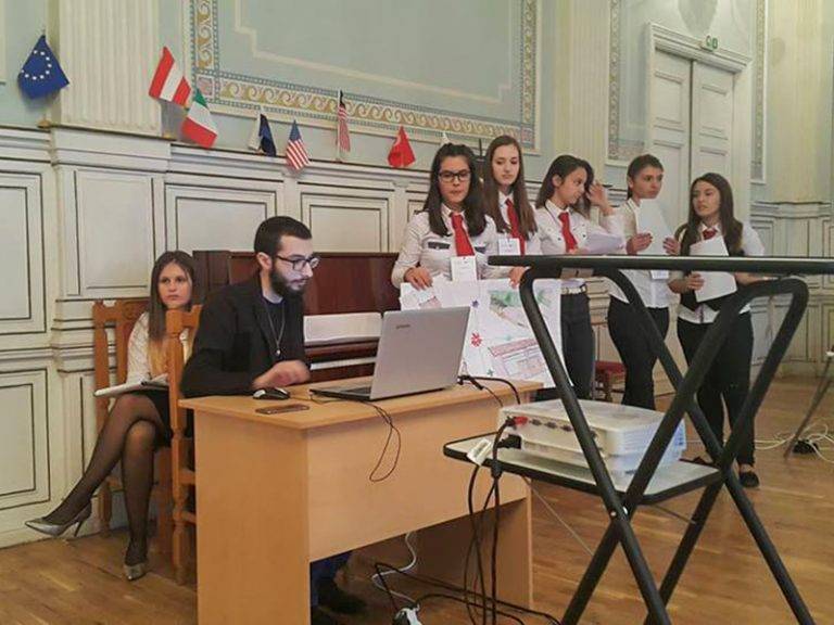 Студенти и академичен преподавател участваха в Иновационен лагер на Професионална държавна търговска гимназия в Свищов