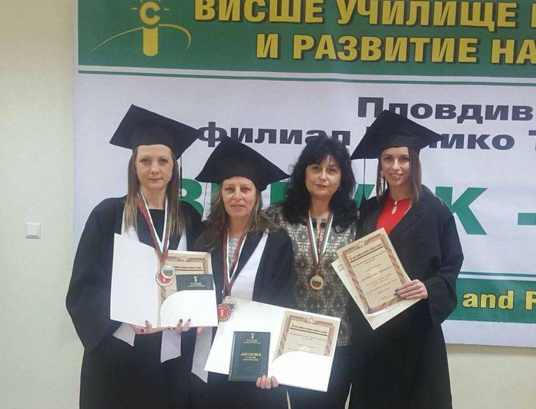 Горещи новини | Млади хора от Лясковско са сред отличниците-абсолвенти на ВУАРР