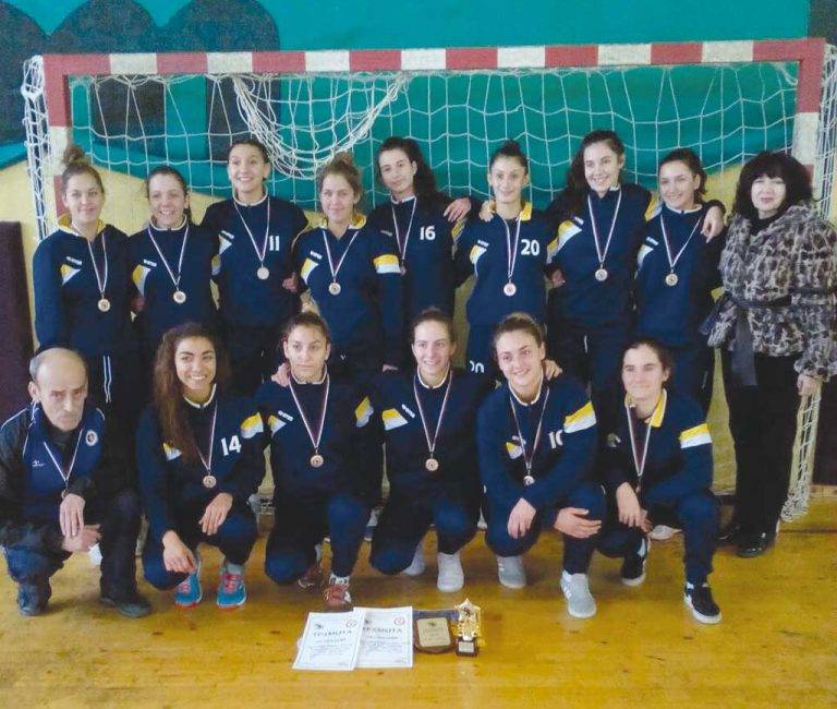 Спорт | Девойките старша възраст на “Етър-64”  станаха бронзови медалистки за купата