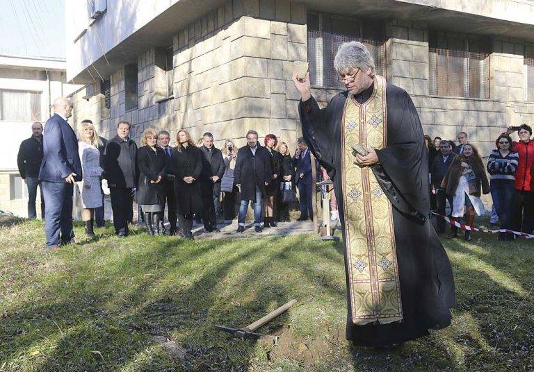 Направиха първа копка на новия корпус на търновската болница