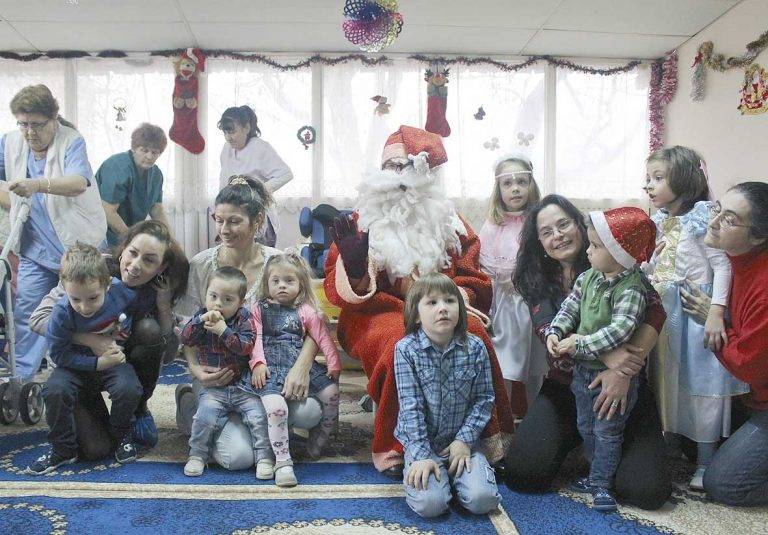 Здраве | Специалисти ще обучават безплатно родители  на деца с увреждания как да се грижат за тях