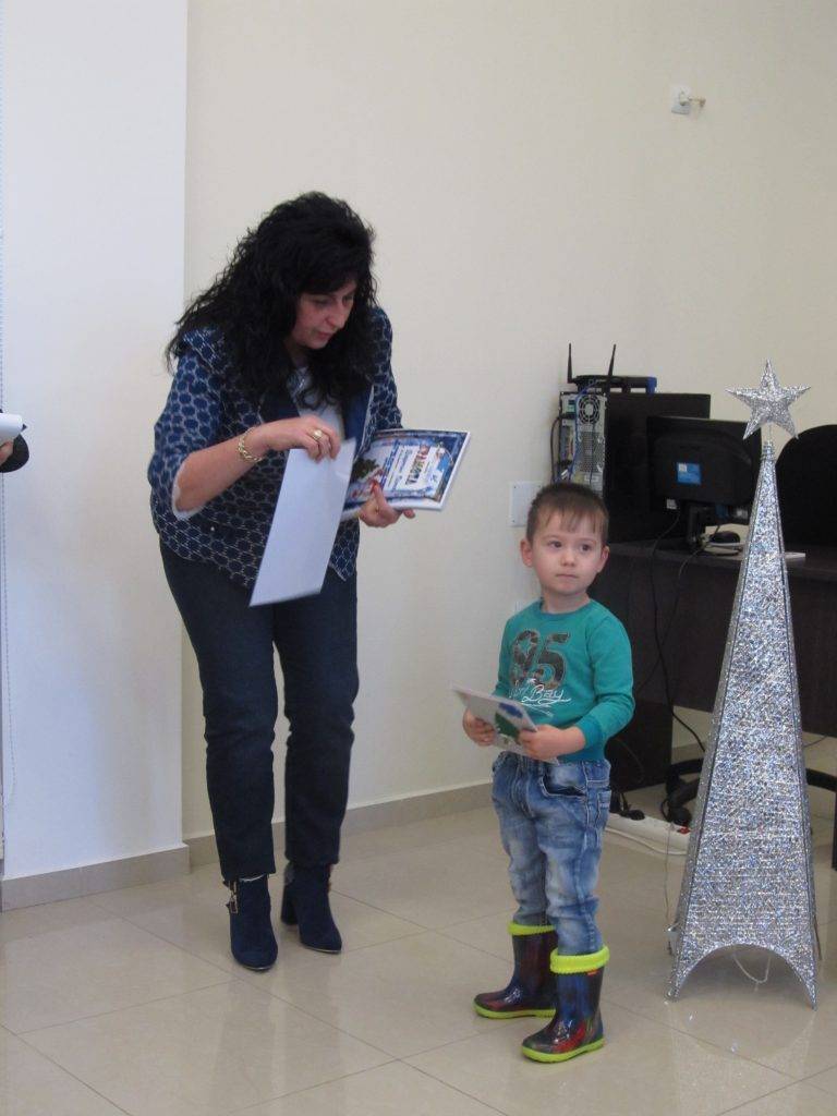 В Лясковец близо 200 деца участваха в десетата надпревара за най-хубава Коледна картичка