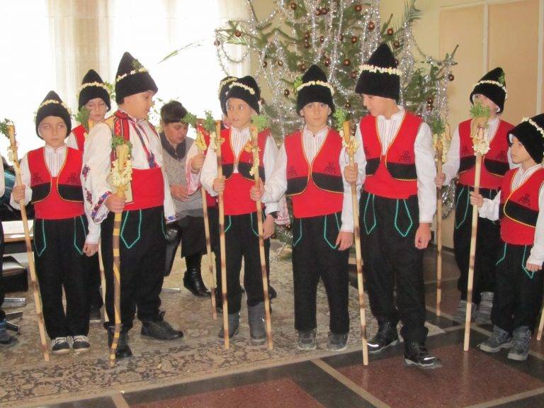 Коледари от две училища посрещна кметът на Лясковец д-р Гецова