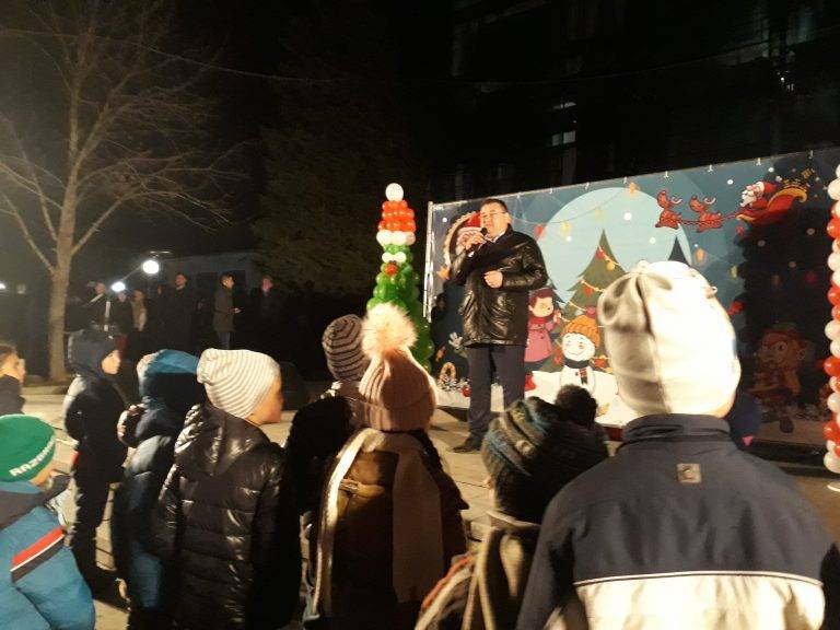 Генчо Генчев даде старт на първото за Свищов празнично светване на градската коледна украса