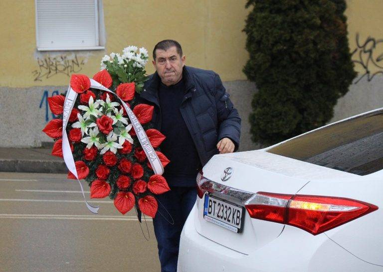 Хиляди изпратиха Петър Христов  в последния му път
