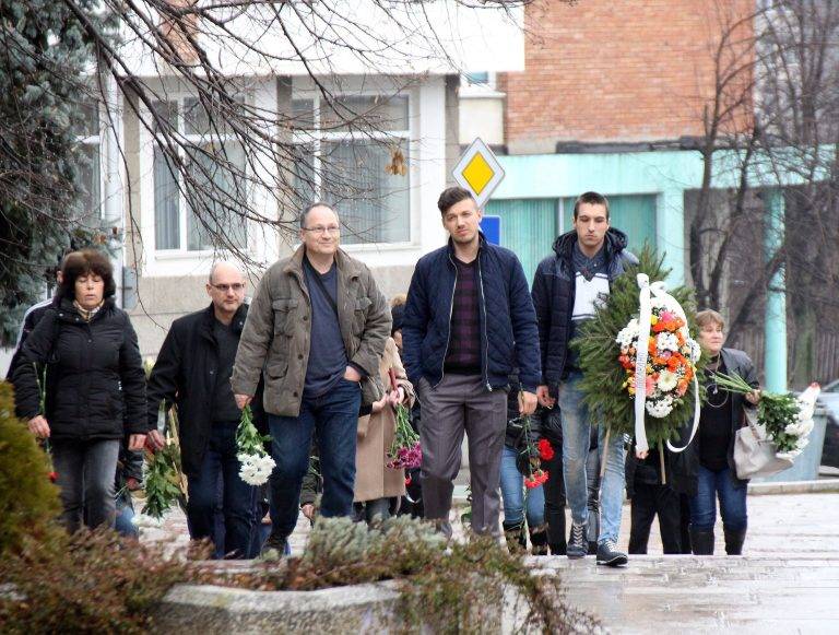 Горещи новини | Хиляди изпратиха Петър Христов  в последния му път