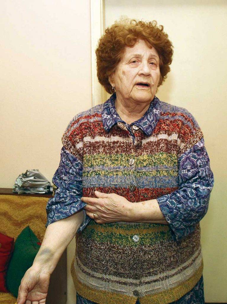 Горещи новини | Надежда Стефанова:  “Моля ви, спасете ме!  Внукът ми ме бие и тормози”