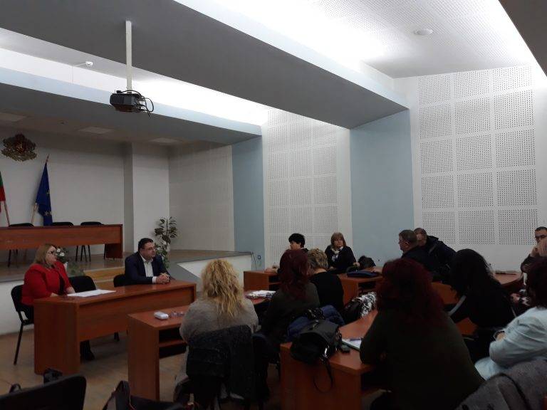 Горещи новини | В Свищов се проведе разширено работно  заседание на Комисията за детето към Общината