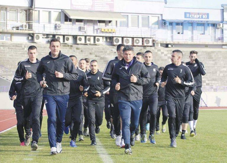 Спорт | “Етър” сменя системата на 4-2-3-1