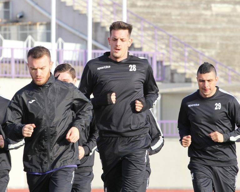 Спорт | “Етър” подписа с вратаря Денис Григич