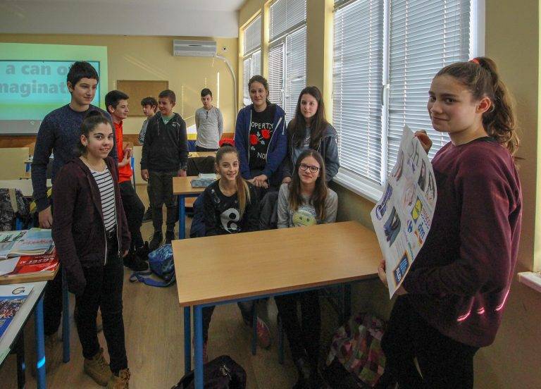 Горещи новини | Възпитаници на Училища „Европа”  станаха рекламни мениджъри