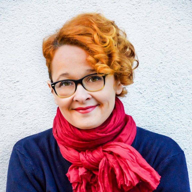 Горещи новини | Новия си проект “Фотографините”  представи Марина Чамуркова в “Клуб 7”