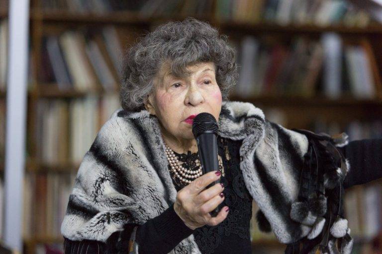 Голямата Стоянка Мутафова представя биографичната си книга във В. Търново