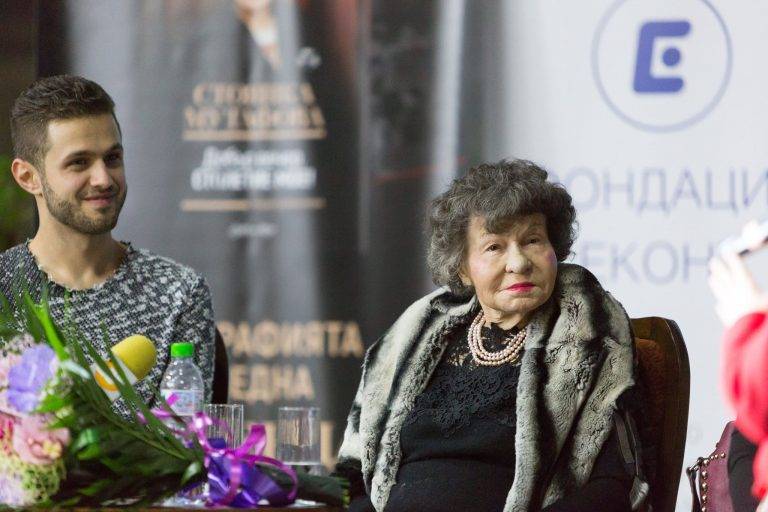 Голямата Стоянка Мутафова представя биографичната си книга във В. Търново