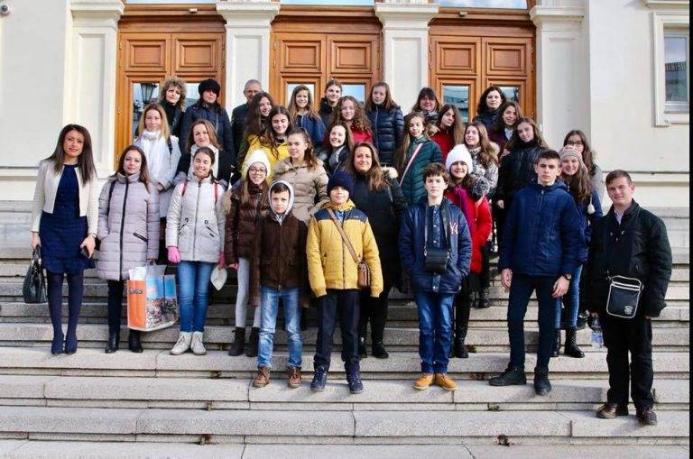 Горещи новини | Ученици от ОУ “Бачо Киро” видяха как се случва магията на телевизията в бТВ