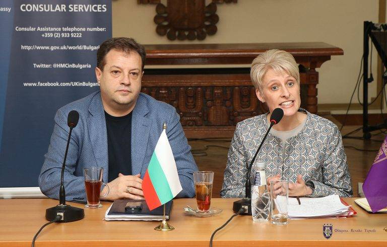 Горещи новини | Даниел Панов посрещна с посланик Ема Хопкинс и британци от Великотърновско