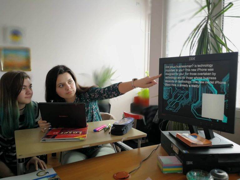 Възпитаници на Училища „Европа”  станаха рекламни мениджъри