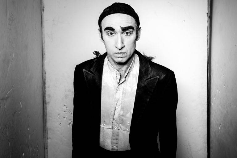 Горещи новини | Ученик на Марсел Марсо със свои  спектакли във В. Търново и Елена