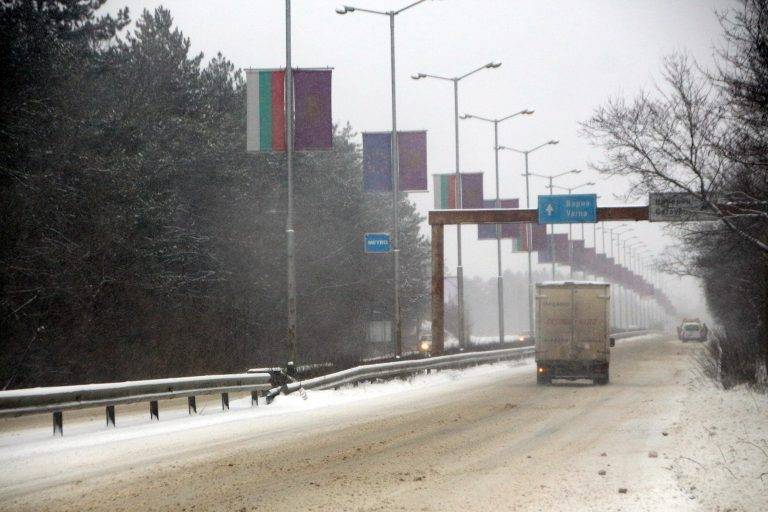 Горещи новини | Ограничено е движението по пътя Алеково – Козловец