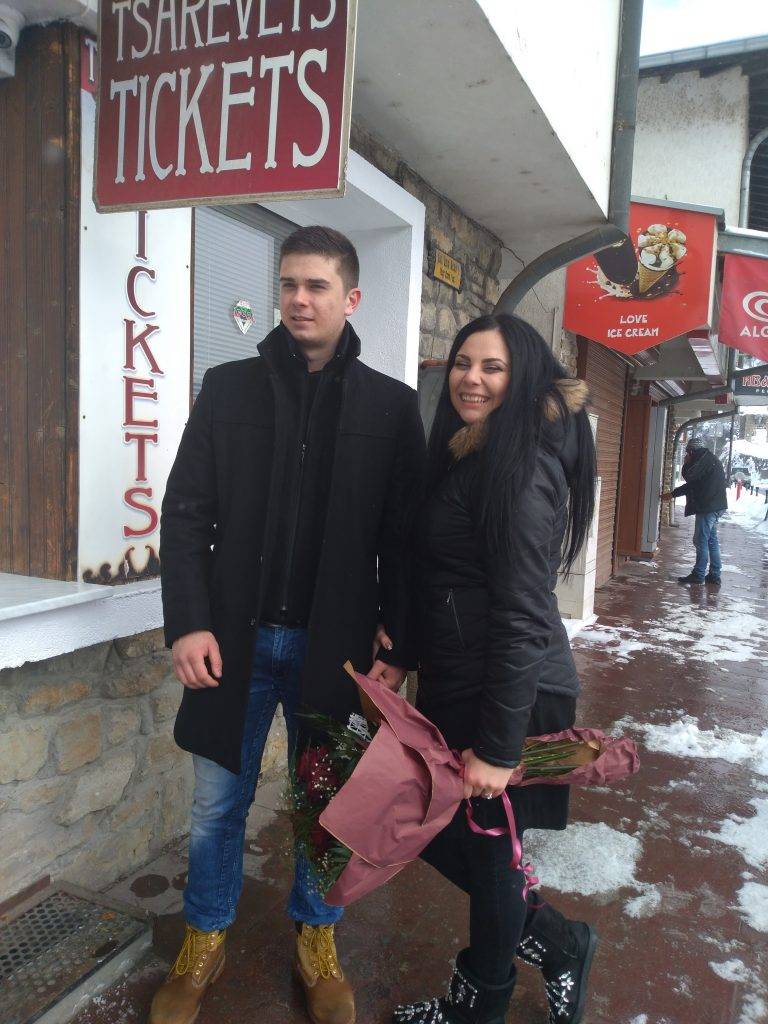 Горещи новини | Студент от Свиленград предложи брак на приятелката си на Царевец