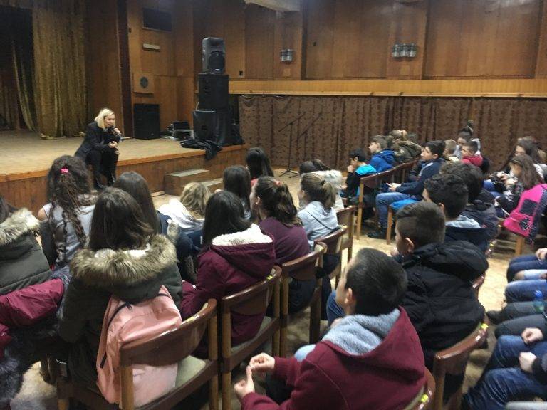 Маги Джанаварова гостува на ученици от ОУ “Св. Патриарх Евтимий”